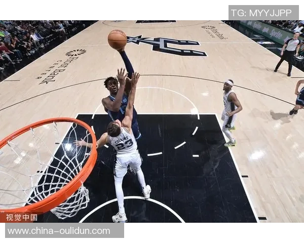 马刺对阵灰熊精彩赛事直播尽在CCTV5全程呈现不容错过