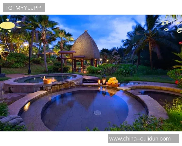 阳光沙滩与清凉泳池相伴打造理想度假胜地体验